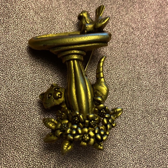 💜Danecraft Matte Gold Tone Blue Green Enamel Birdbath Bird Cat Brooch Pin Signed - Picture 5 of 8